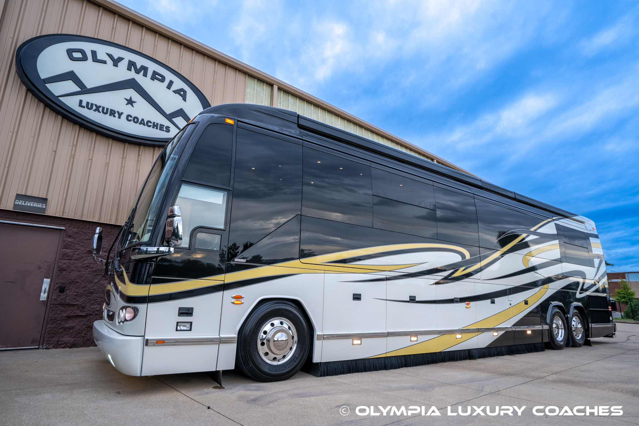 2008 Prevost H3-45 Amadas | - Olympia Luxury Coaches